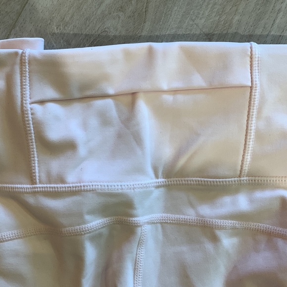 NWOT Diadora Luxe Collection Jenny Embossed Leggings Pink Size Medium - Picture 4 of 4